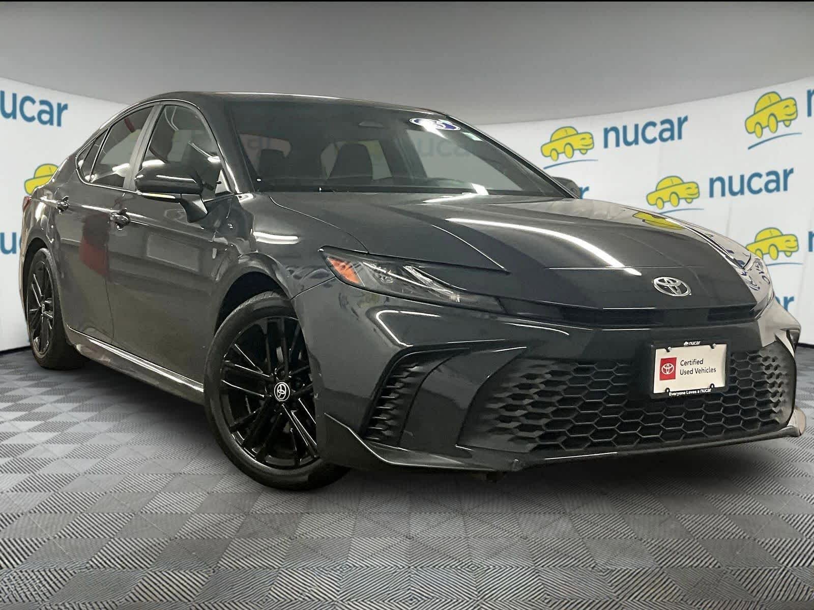 Used 2025 Toyota Camry SE FWD image 1
