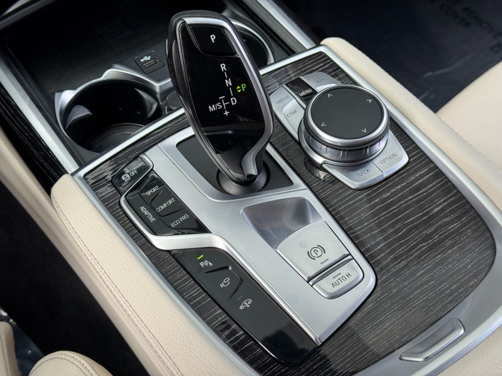 Used 2021 BMW 740i w/ M Sport Package RWD image 33