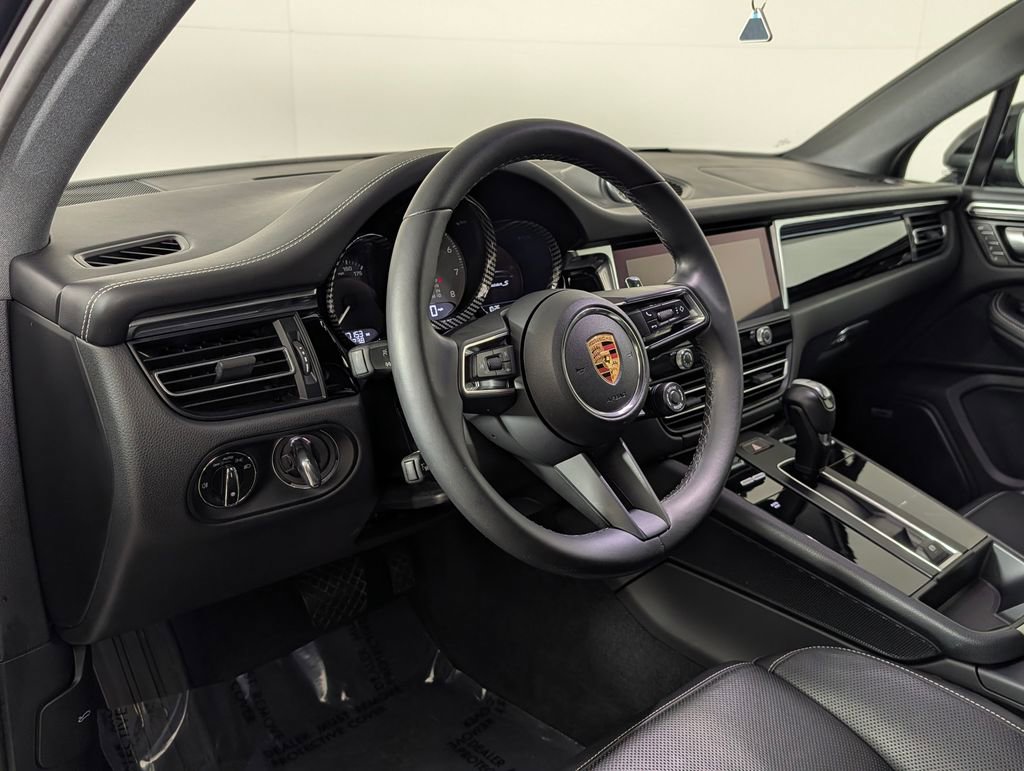 Certified 2023 Porsche Macan S image 4