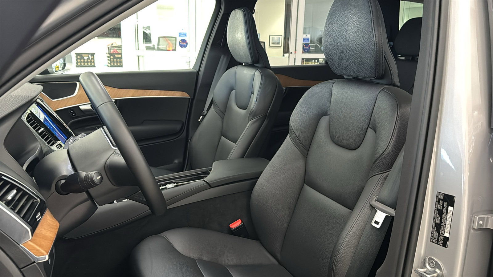 Used 2024 Volvo XC90 B6 Plus AWD/4WD image 23