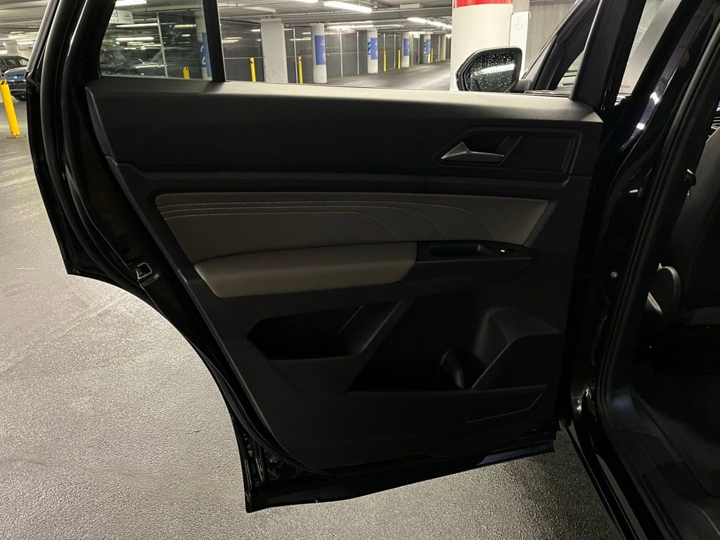 Used 2022 Volkswagen Atlas Cross Sport SE image 18