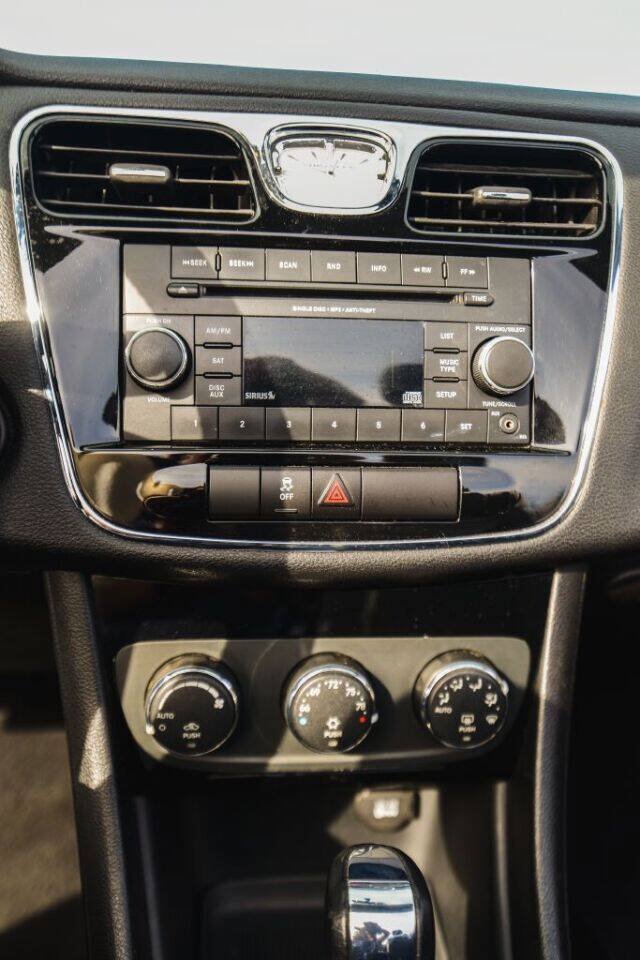 Used 2012 Chrysler 200 Touring FWD image 40