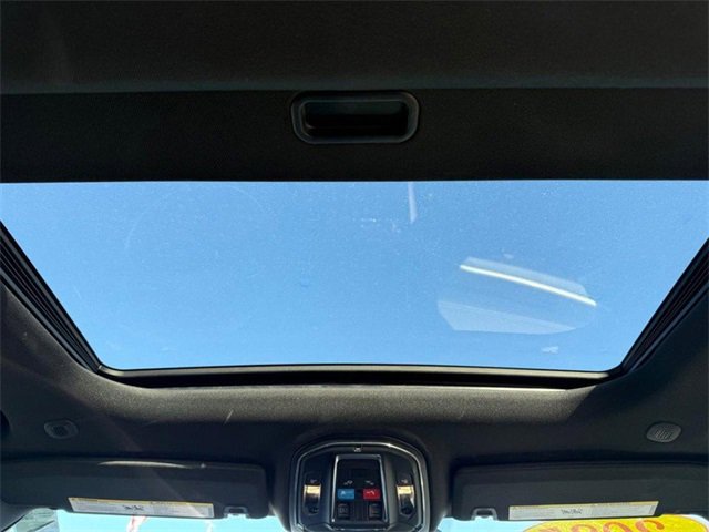 Used 2025 Jeep Grand Cherokee Laredo X image 12