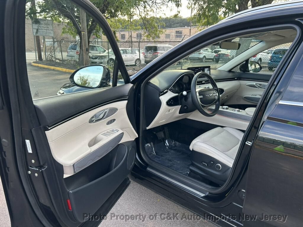 Used 2022 Genesis GV70 2.5T w/ Advanced Package AWD/4WD image 25