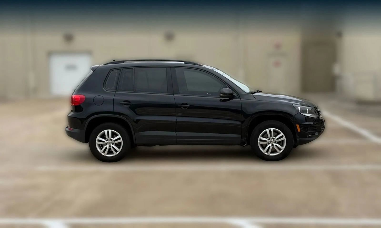 Used 2017 Volkswagen Tiguan S image 10