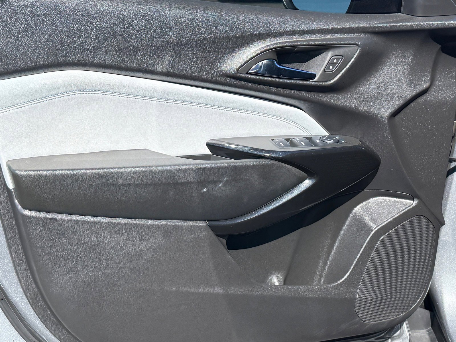 Used 2025 Chevrolet Trax LT w/ Driver Confidence Package image 16