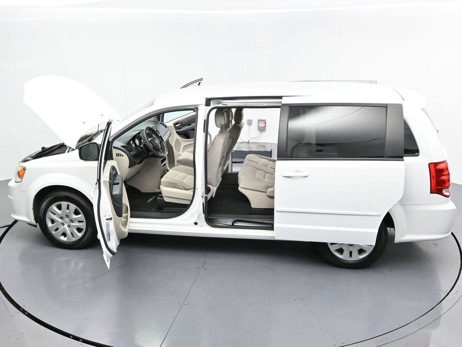 Used 2017 Dodge Grand Caravan SE FWD image 31