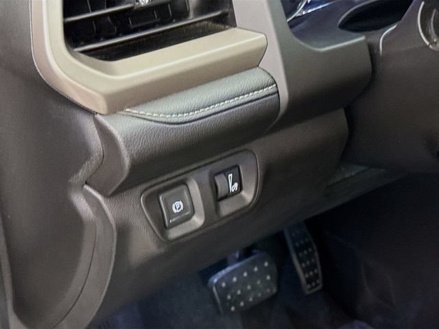 Used 2019 GMC Acadia Denali w/ Technology Package FWD image 10