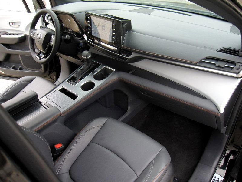 Used 2023 Toyota Sienna XSE image 24