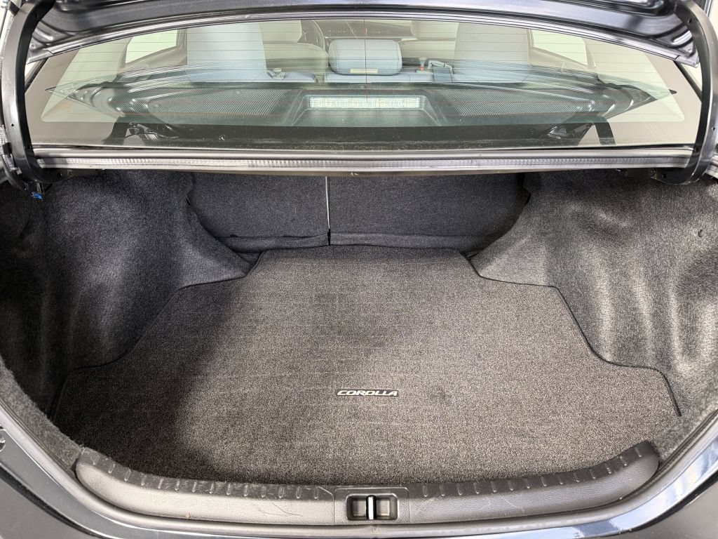Used 2016 Toyota Corolla LE FWD image 14
