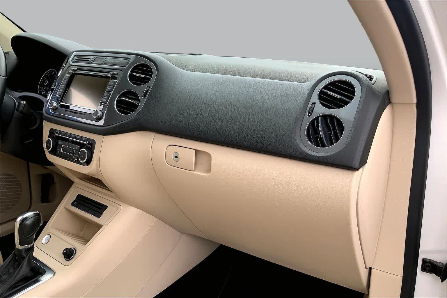 Used 2012 Volkswagen Tiguan SEL FWD image 18