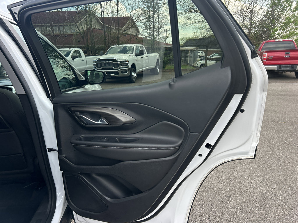 Used 2023 GMC Terrain SLE image 16