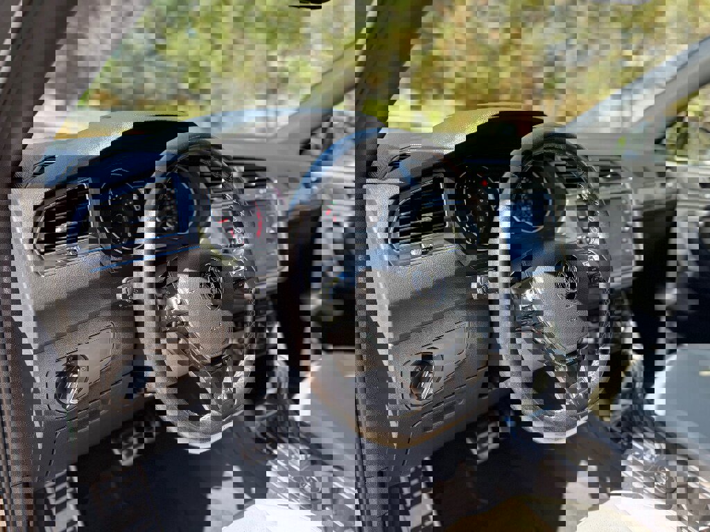 Used 2021 Volkswagen Tiguan SE image 13