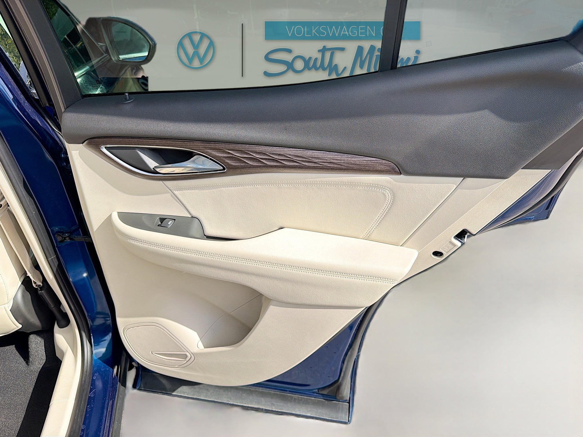 Used 2023 Buick Envision Avenir image 31