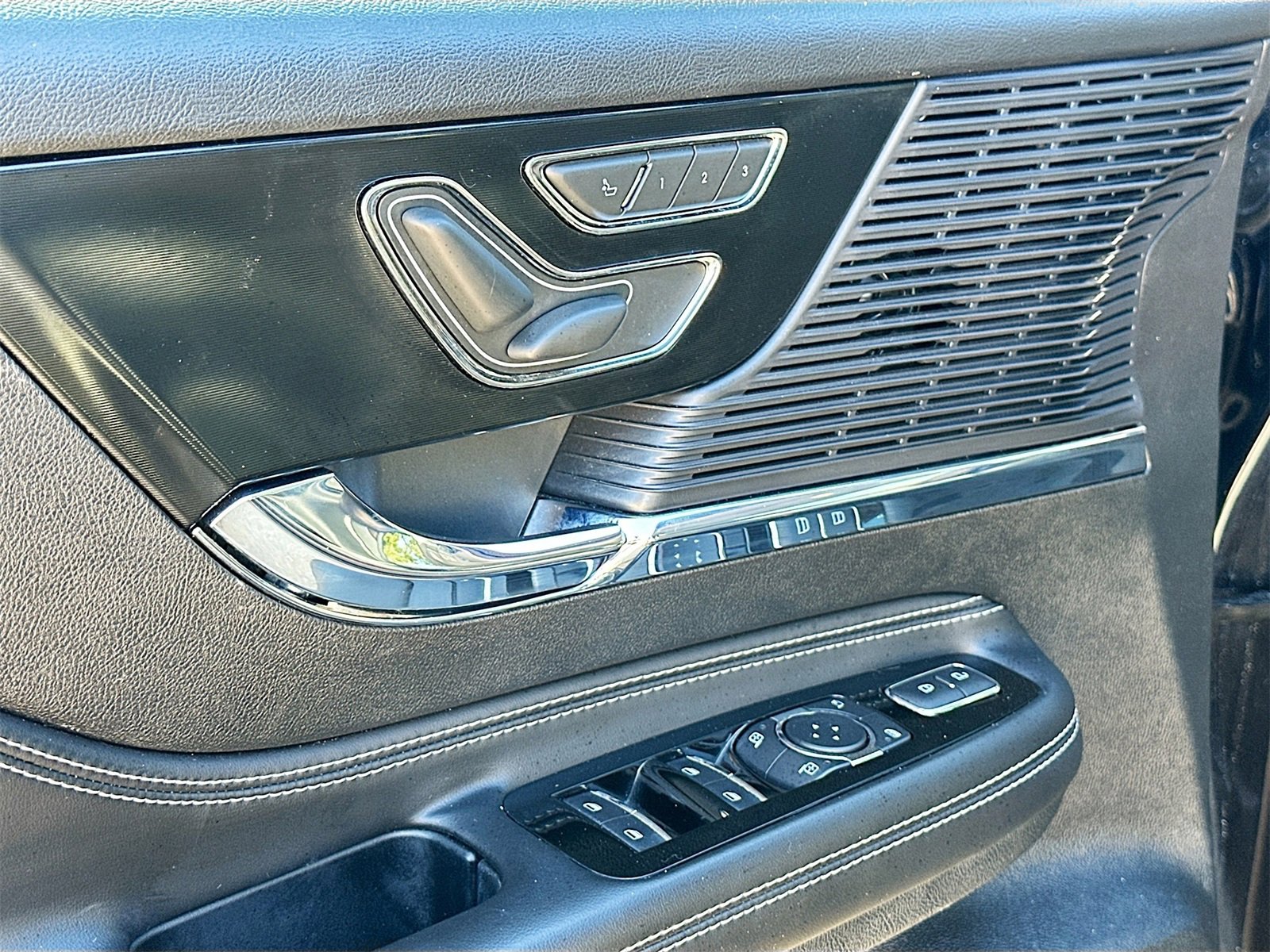 Used 2021 Lincoln Corsair Standard image 18