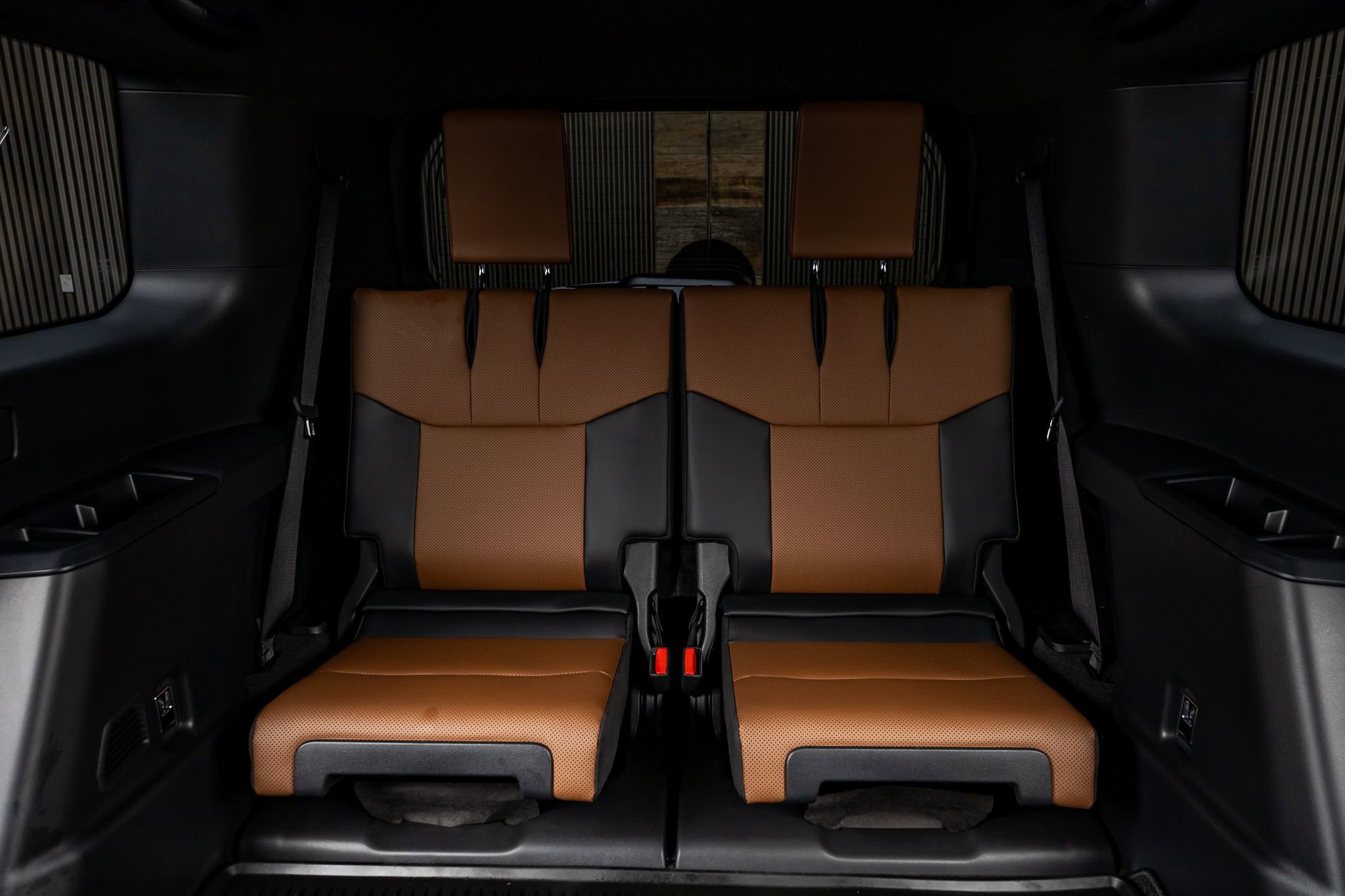 Used 2025 Lexus GX 550 w/ Accessory Package (2T) image 36