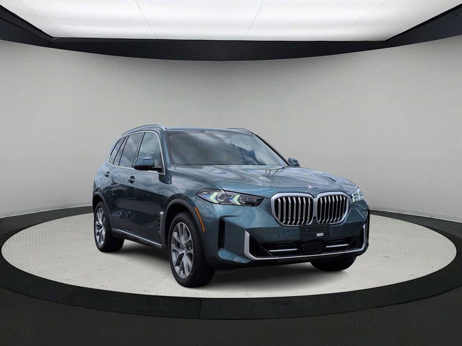Used 2024 BMW X5 xDrive40i w/ Premium Package AWD/4WD image 2