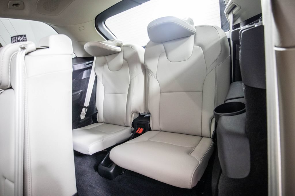 Used 2024 Volvo XC90 B5 Plus w/ Protection Package Premier AWD/4WD image 14