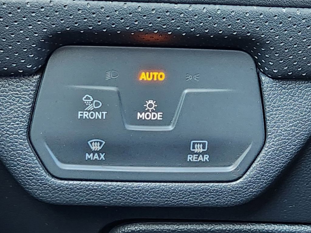 Used 2025 Volkswagen Atlas SE image 11