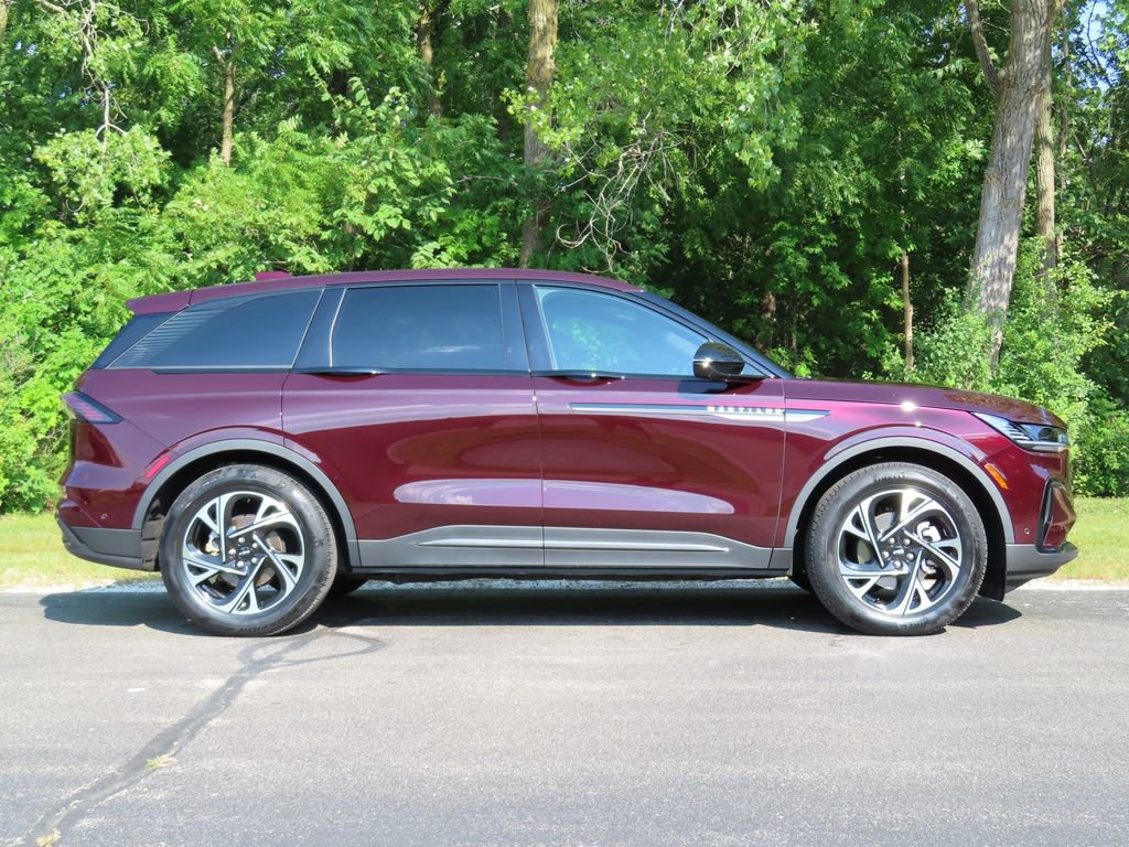 Used 2024 Lincoln Nautilus Premier w/ Equipment Group 102A AWD/4WD image 2