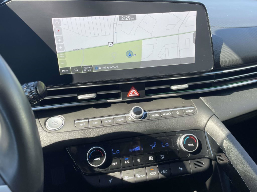 Certified 2025 Hyundai Elantra SEL FWD image 21