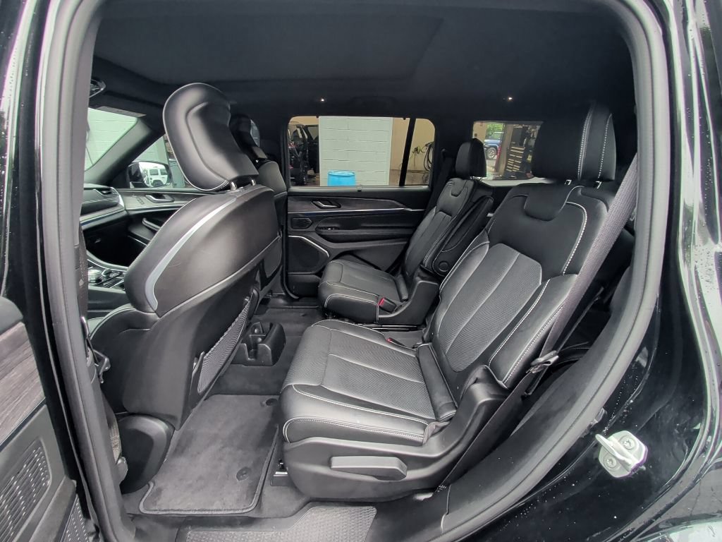 Used 2023 Jeep Grand Cherokee L Overland w/ Luxury Tech Group IV AWD/4WD image 13
