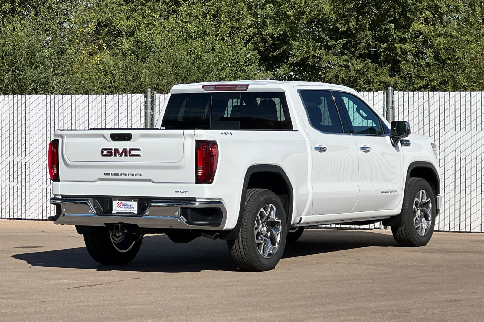 New 2026 GMC Sierra 1500 SLT w/ SLT Convenience Package AWD/4WD image 4