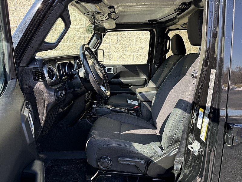 Used 2019 Jeep Wrangler Unlimited Sahara w/ LED Lighting Group AWD/4WD image 12