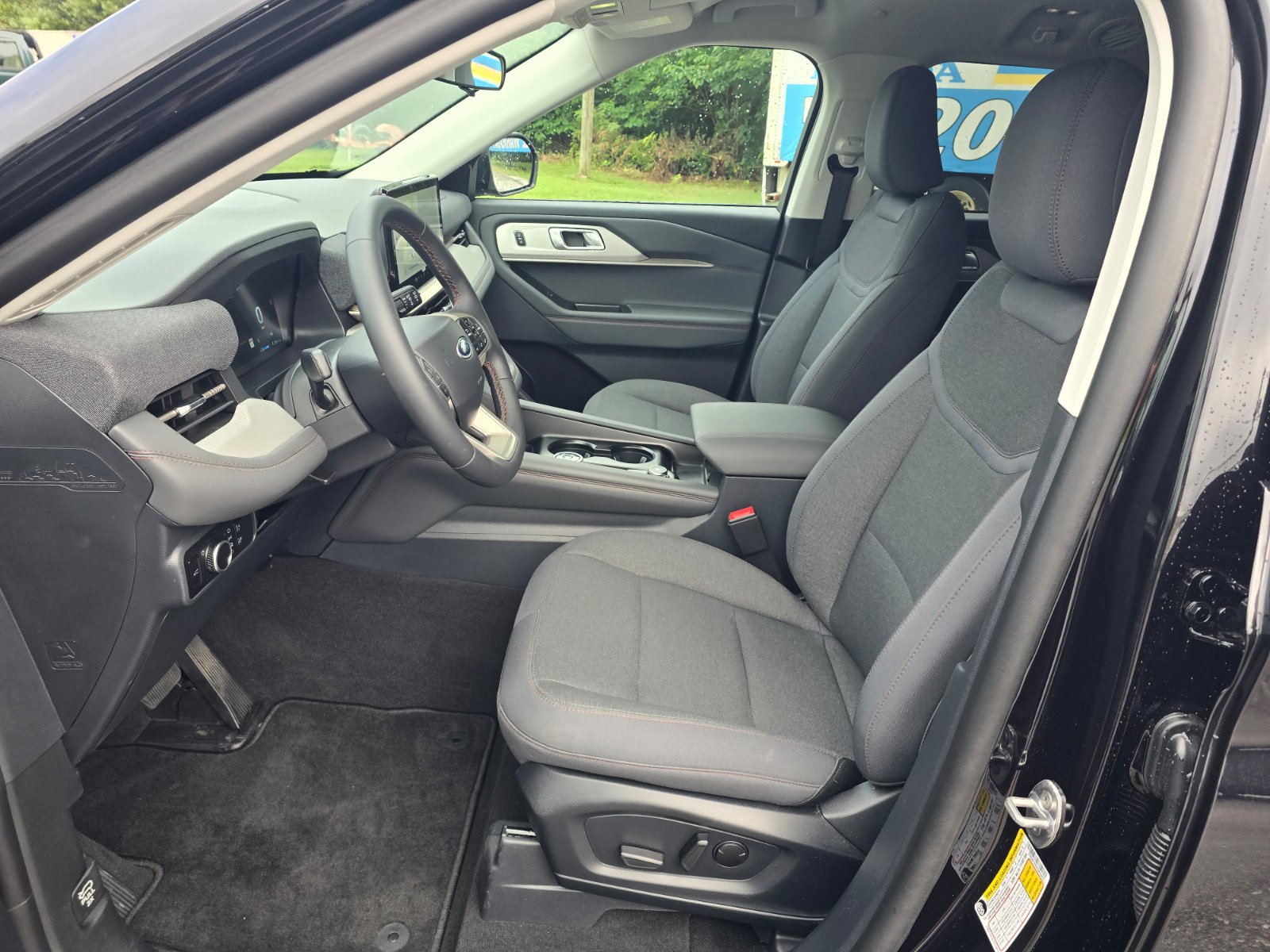 Used 2026 Ford Explorer Active RWD image 13