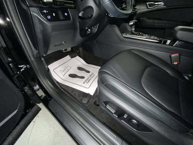 Used 2026 Kia Sportage EX FWD image 12