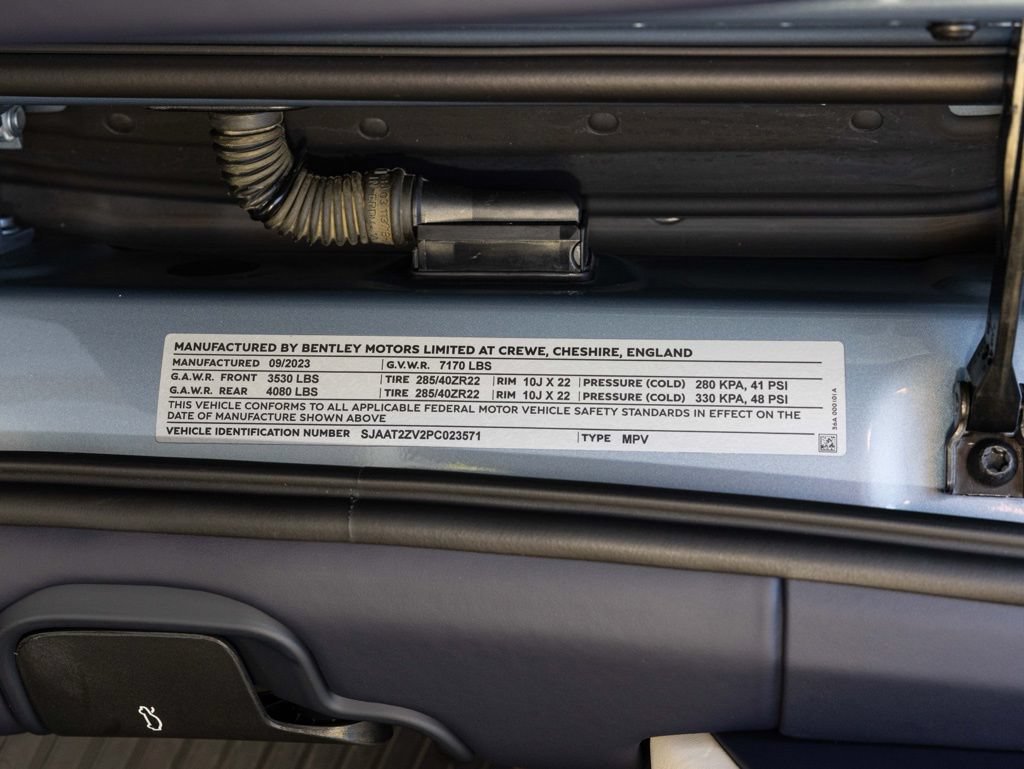 Used 2023 Bentley Bentayga AWD/4WD image 92