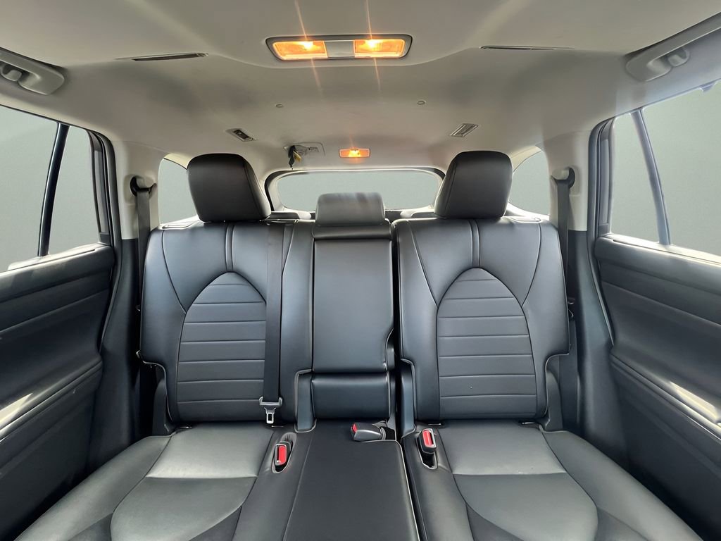 Used 2022 Toyota Highlander XLE image 19