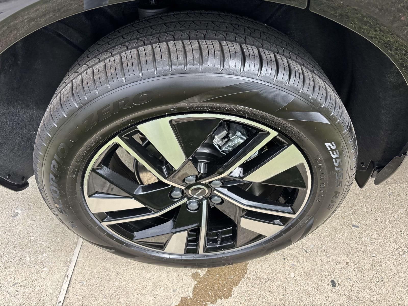 New 2026 Volvo XC60 B5 Plus w/ Protection Package Premier image 10