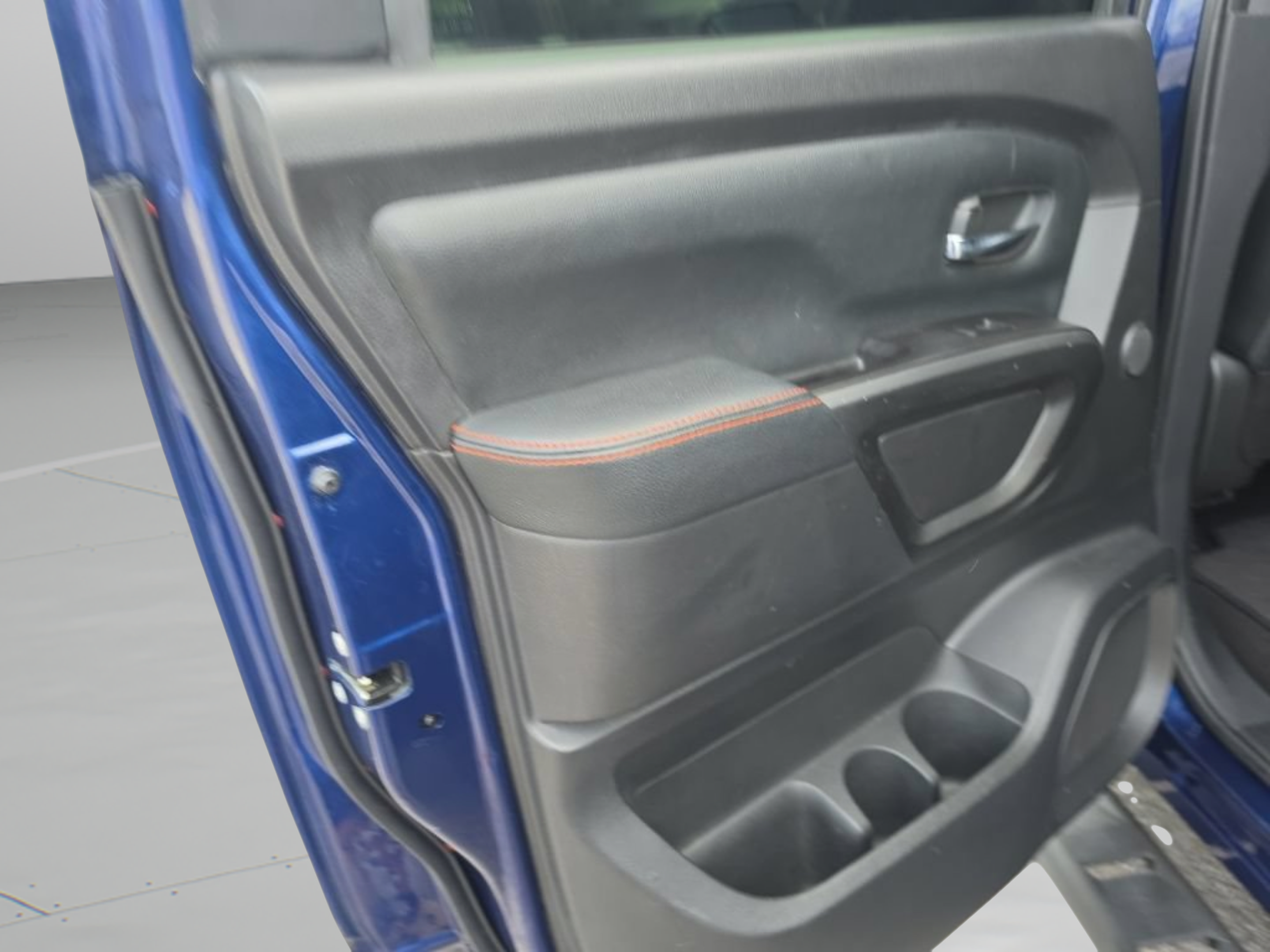Used 2020 Nissan Titan PRO-4X w/ Pro-4x Convenience Package AWD/4WD image 21