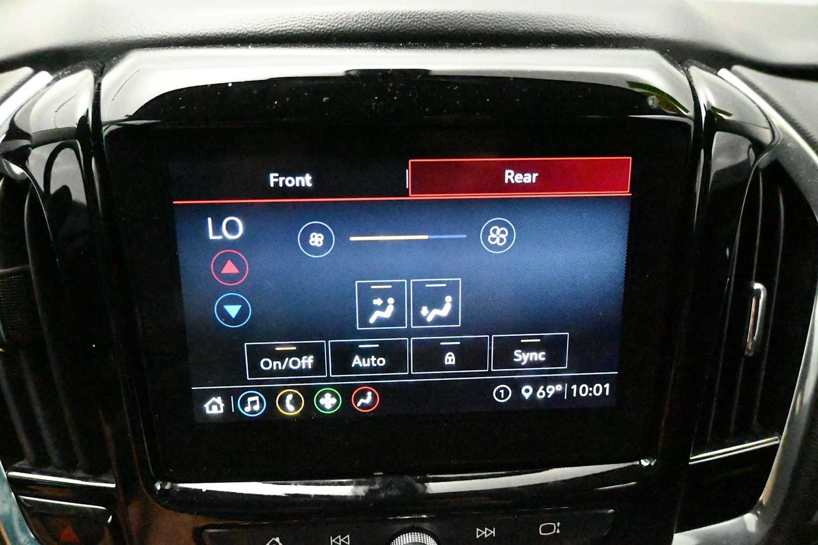 Used 2020 Chevrolet Traverse LT w/ LPO, Blackout Package AWD/4WD image 19