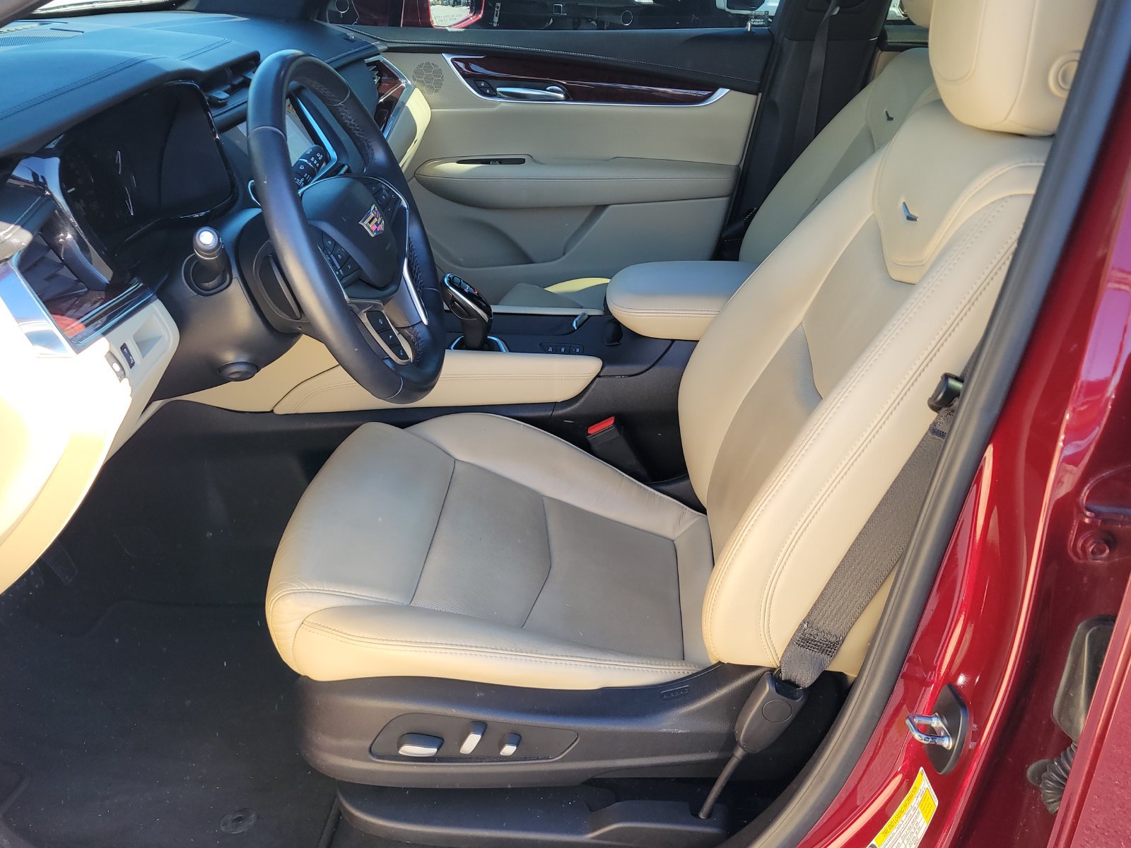Used 2018 Cadillac XT5 Premium Luxury w/ Driver Assist Package AWD/4WD image 6