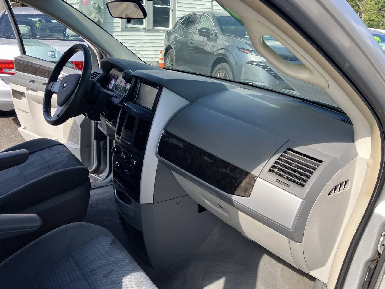 Used 2010 Dodge Grand Caravan SXT FWD image 20