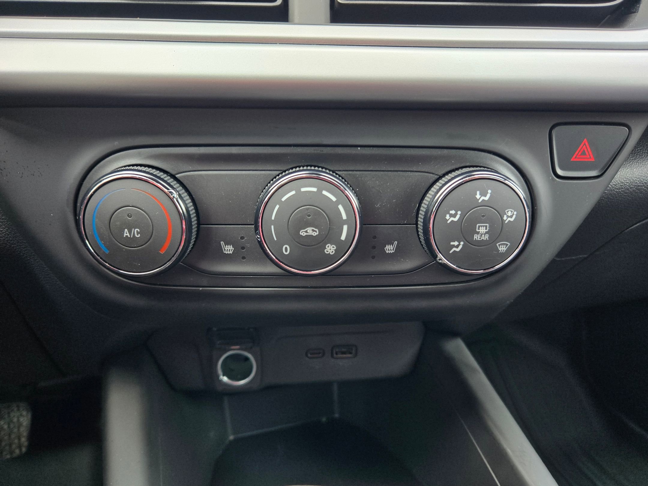 Used 2024 Chevrolet Trax RS image 30