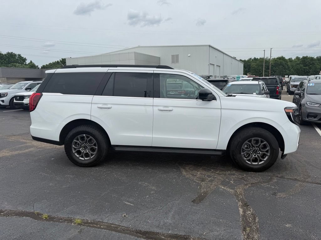 Used 2025 Ford Expedition Active RWD image 4