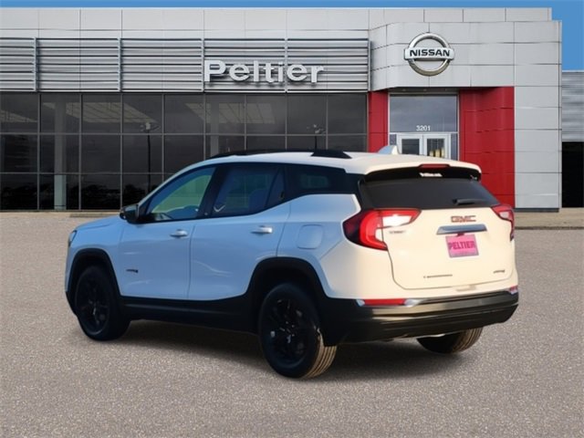 Used 2023 GMC Terrain AT4 image 4
