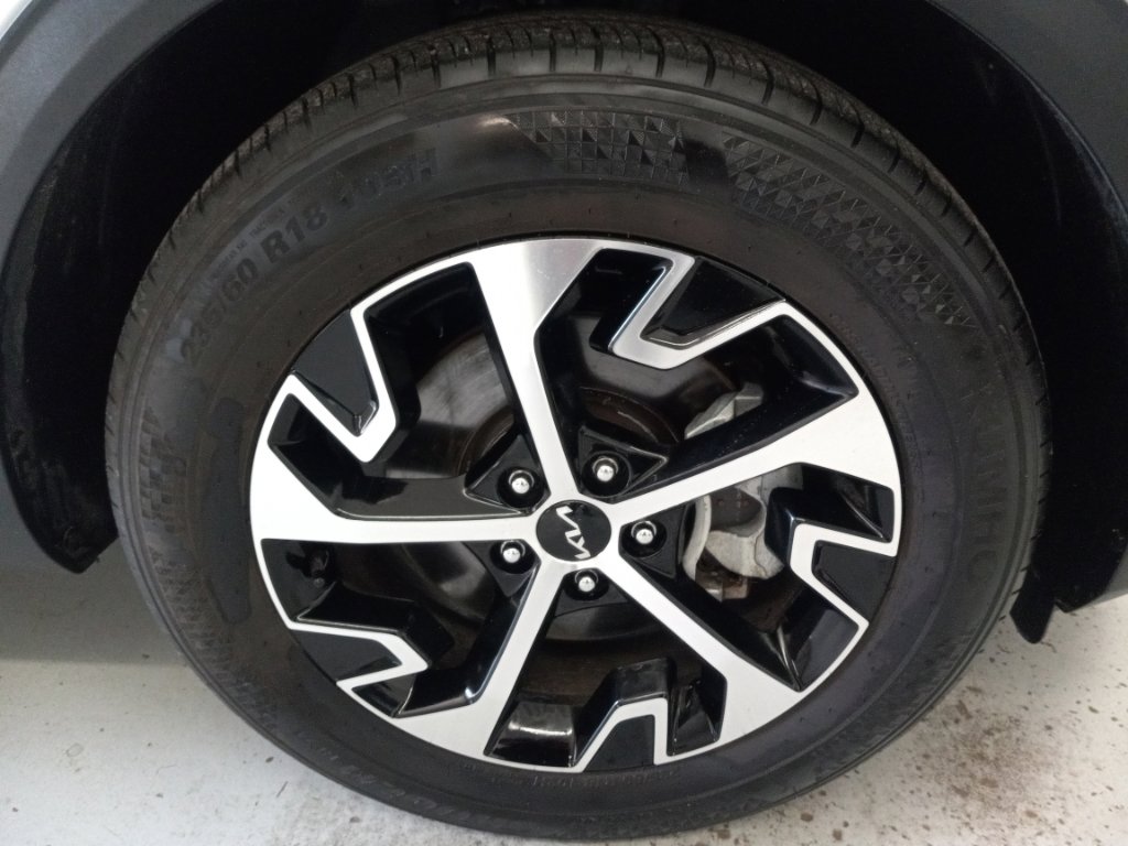 Certified 2024 Kia Sportage EX FWD image 4