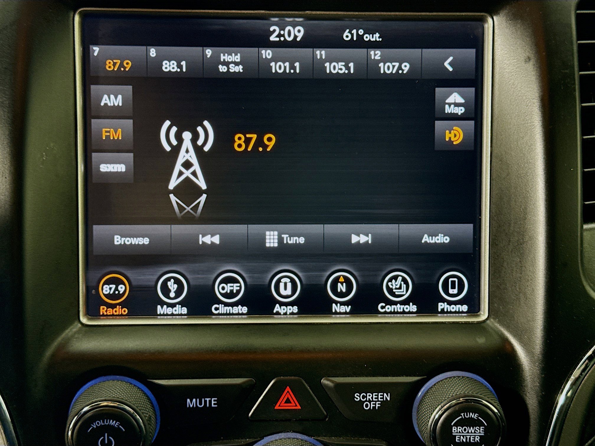 Used 2018 Jeep Grand Cherokee Altitude AWD/4WD image 15