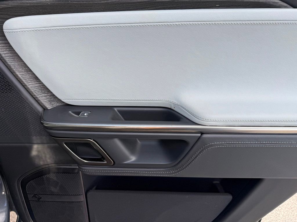 Used 2023 Rivian R1S Adventure image 37