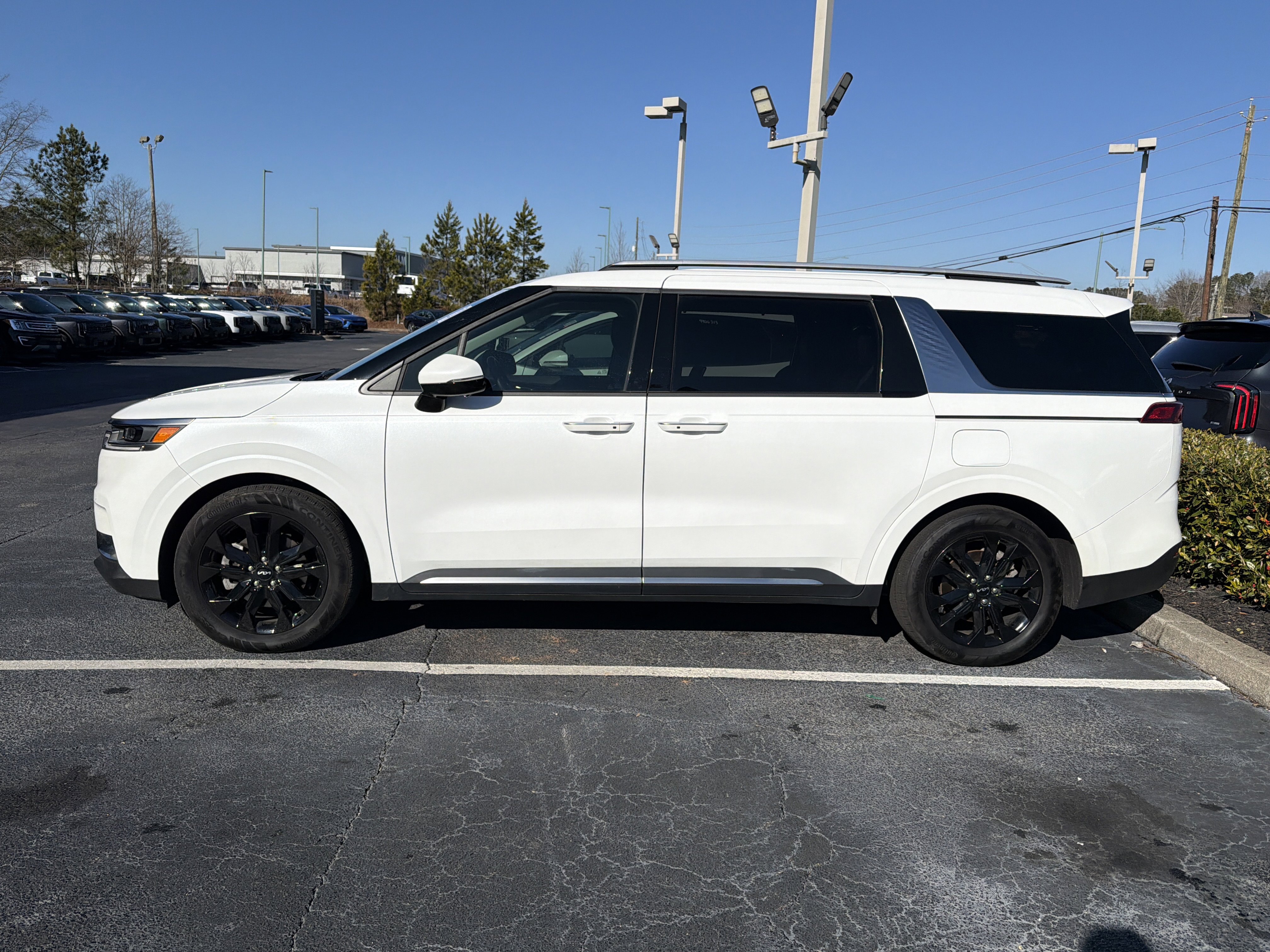 Used 2024 Kia Carnival SX image 4