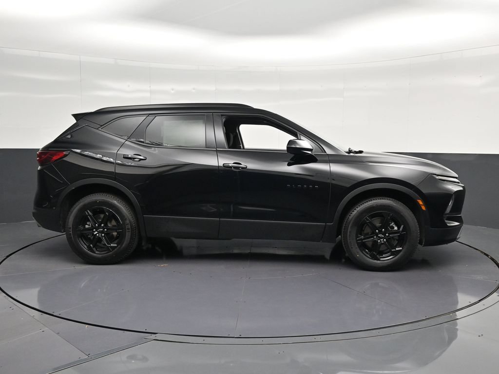 Used 2024 Chevrolet Blazer LT w/ Midnight/Sport Edition FWD image 4