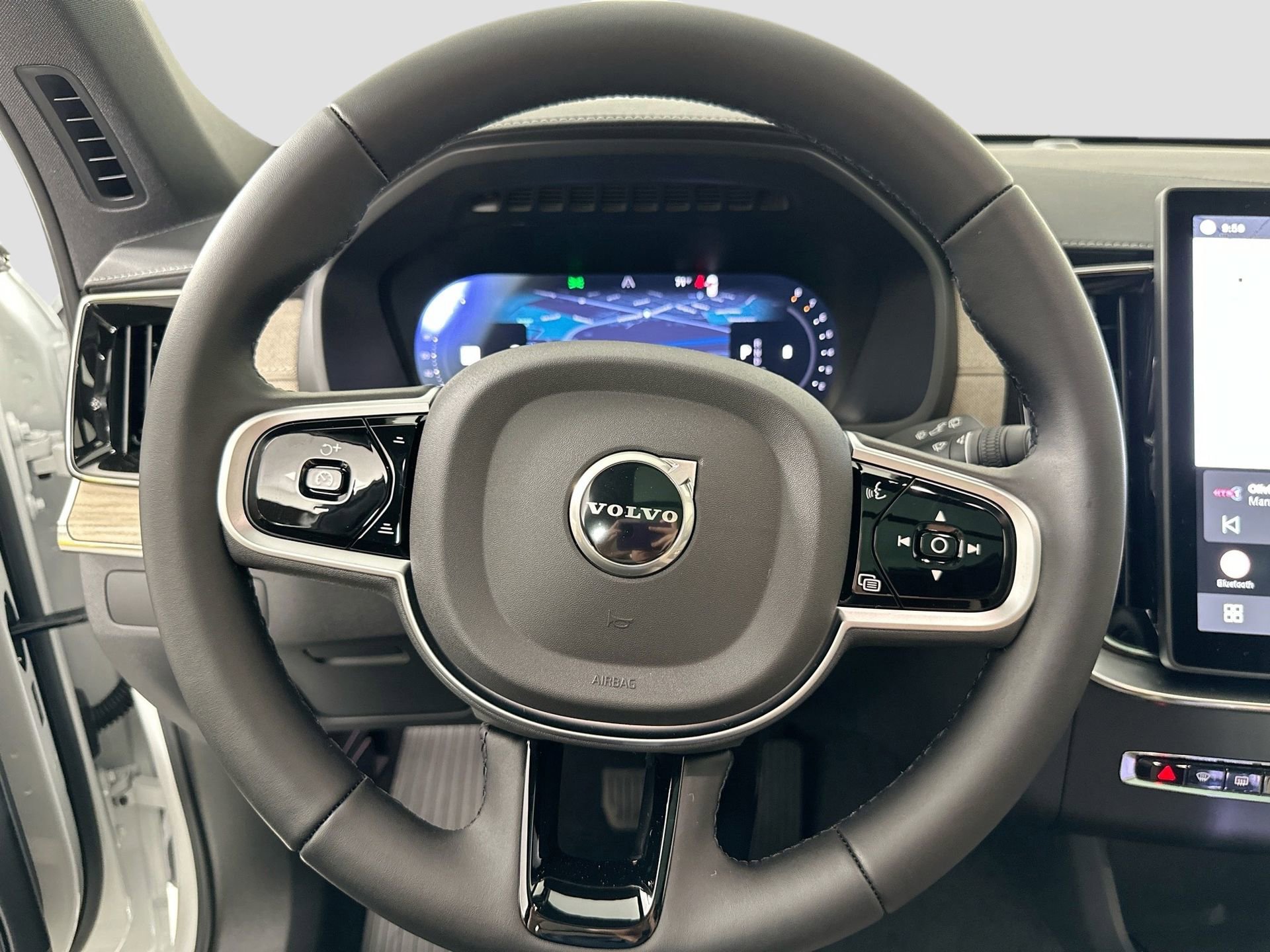 New 2026 Volvo XC90 B5 Plus w/ Protection Package Premier AWD/4WD image 11