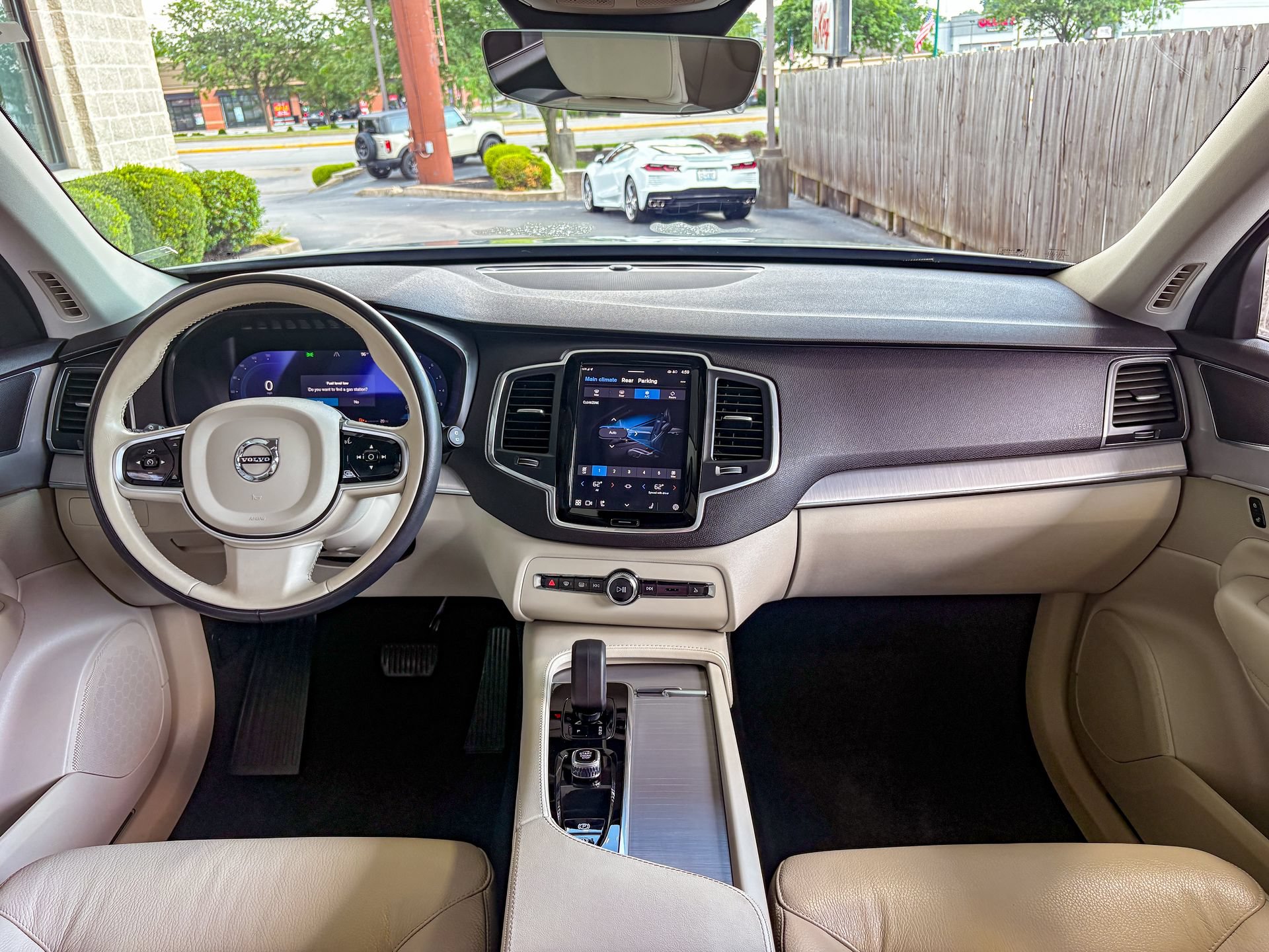 Used 2025 Volvo XC90 B5 Core AWD/4WD image 33