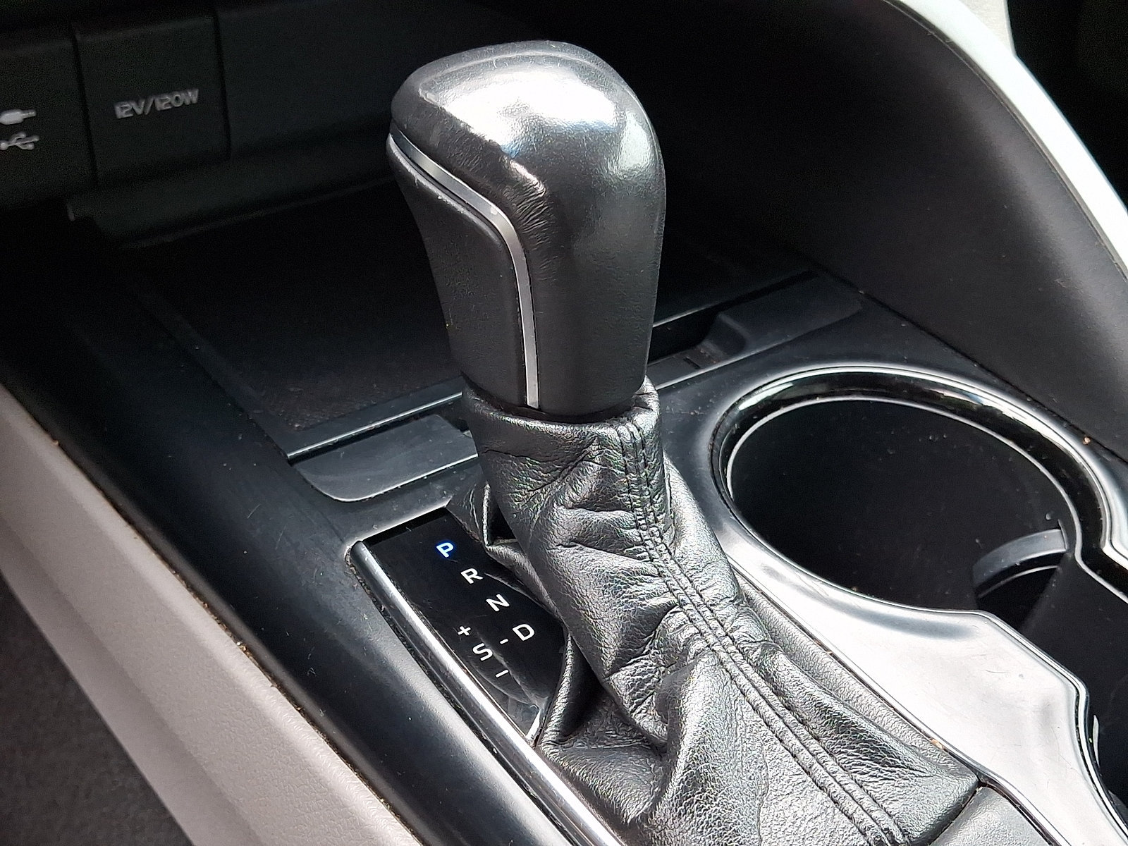 Used 2019 Toyota Camry SE FWD image 15