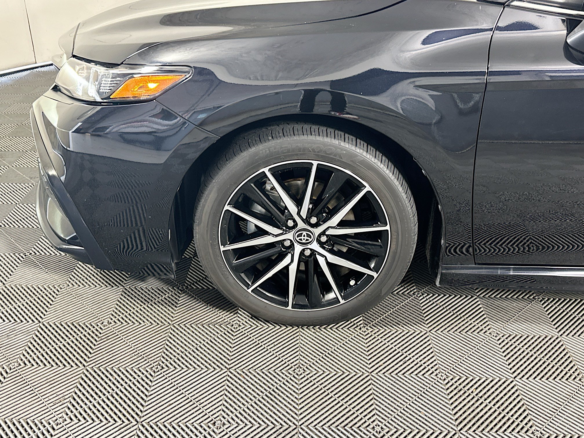 Used 2023 Toyota Camry SE w/ Audio Upgrade Package FWD image 11