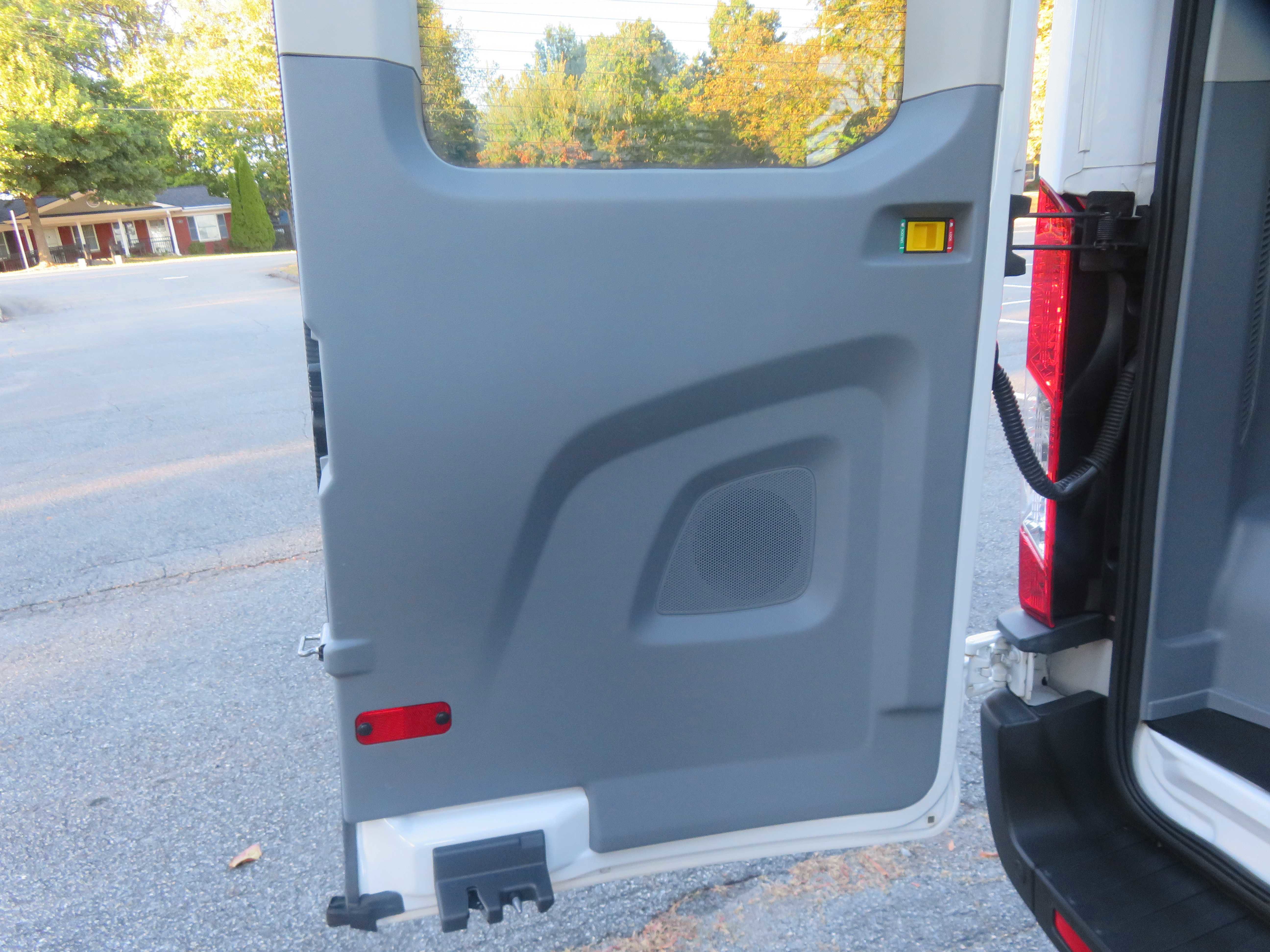 Used 2018 Ford Transit 150 XLT image 19